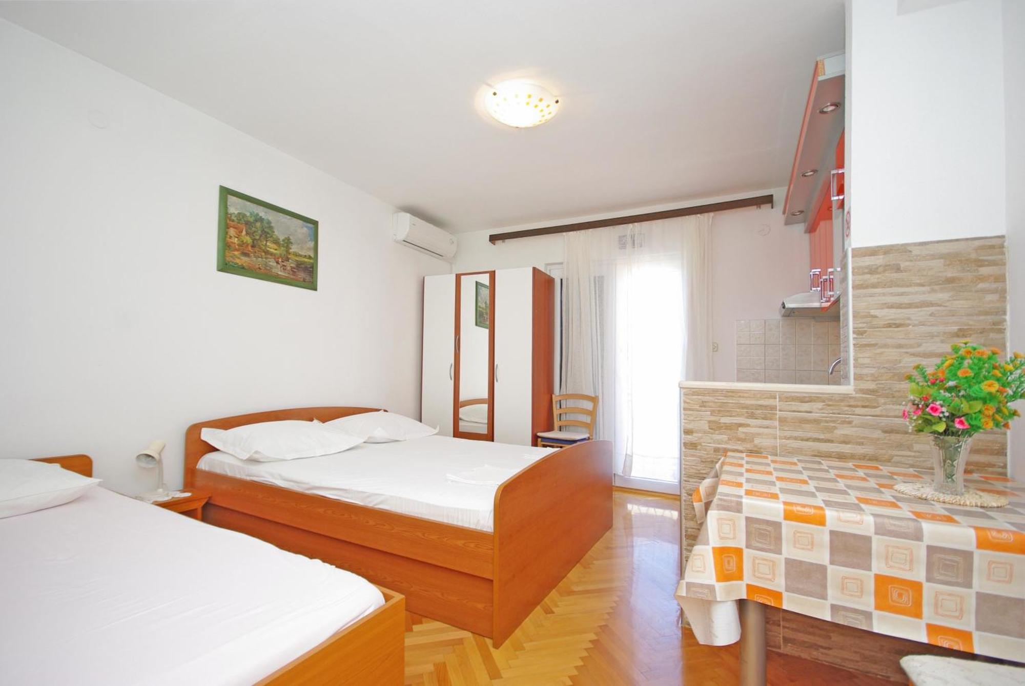 Apartments Ribarevic Makarska Room photo